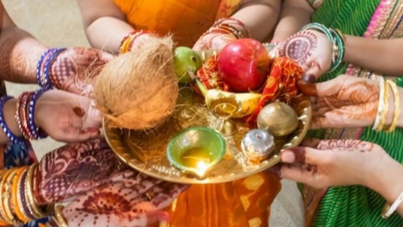 जानिए क्यों मनाई जाती है हरतालिका तीज, पति की लंबी उम्र सौभाग्य के लिए महिलाएं करती है व्रत