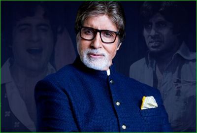 Amitabh Bachchan claims that during his college years, he would stroll through a 