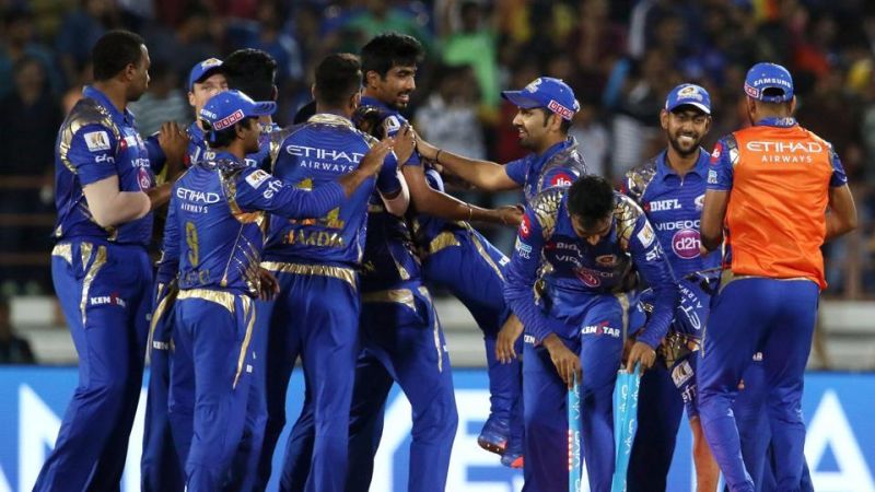 IPL2018LIVE: चेन्नई की पारी लड़खड़ाई, 50 रन पर गिरे...