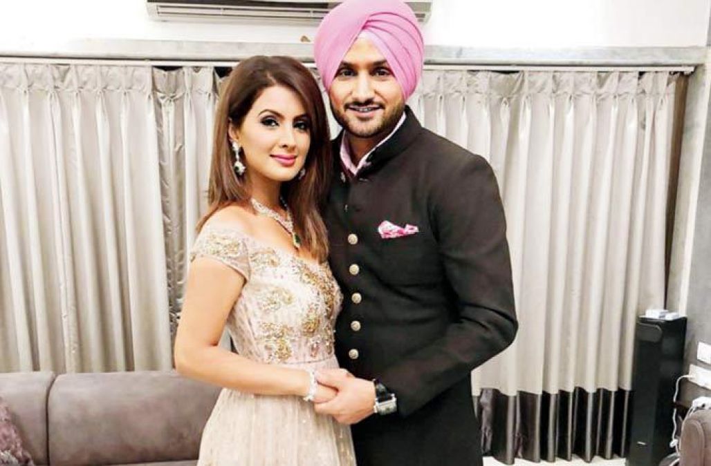 Photographers said such thing to Harbhajan Singh's pregnant wife, that fans became angry
