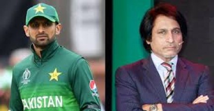 Two Pakistani players clashed on twitter over retirement