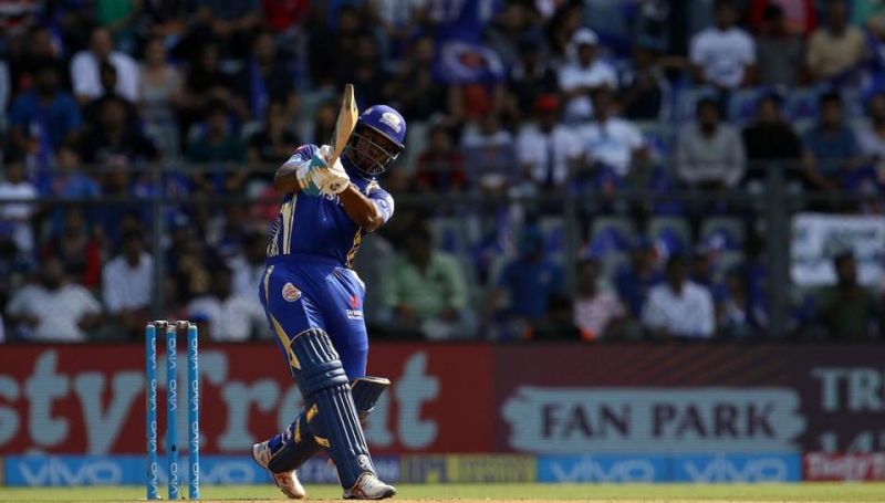 IPL 2018: तूफानी शुरुआत के बाद मुम्बई को लगे दो झटके