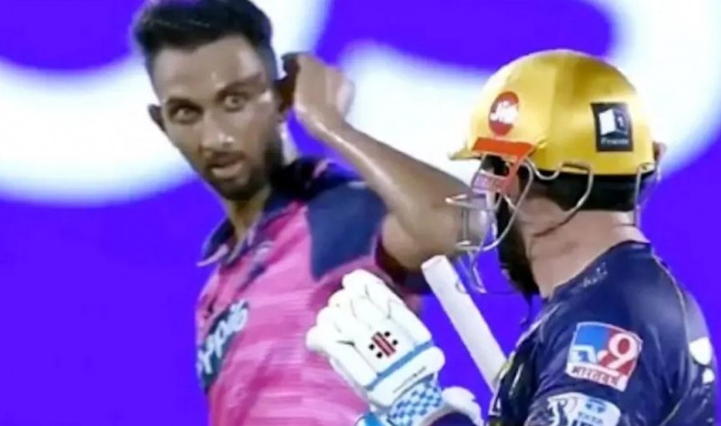 RR vs KKR: Finch-Krishna got into a heated exchange amidst match, video went viral