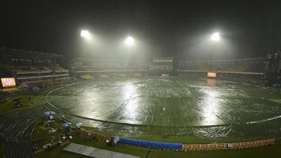बारिश के कारण रुका RCB vs SRH का मुकाबला