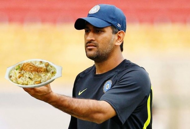 'Dhoni bhai will send Biryani daily...', poster going viral on the internet