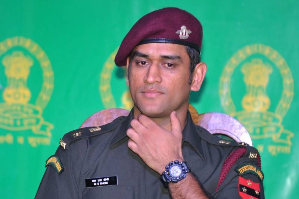 Know 4 controversial moments of Captain Cool's life