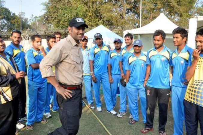 महेंद्र सिंह धोनी देंगे दुबई के खिलाडियों को प्रशिक्षण