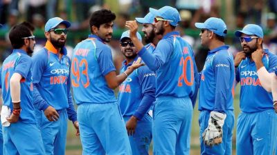 IND VS SL LIVE : तीसरे वनडे मैच में श्रीलंका ने भारत को दिया 218 रनो का लक्ष्य