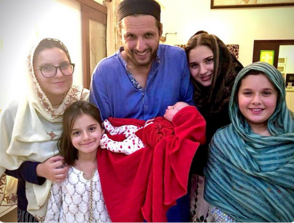 Shaheed Afridi becomes father of fifth daughter, said this about 'Daughters' in his autobiography