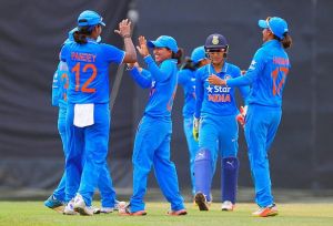 भारतीय महिला टीम ने पाक को 7 विकेट से हराया