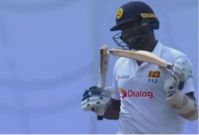 England's quickest pacers delivers such stormy ball, Mathews’s bat broke into two pieces