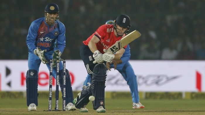 IND vs ENG: पहले टी-20 में भारत की हार, न कोहली बने 'विराट', न धोनी का चला 'मैज़िक'