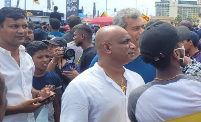 Protesters also reached ongoing SL-AUS Test match, Jayasuriya also took to the streets