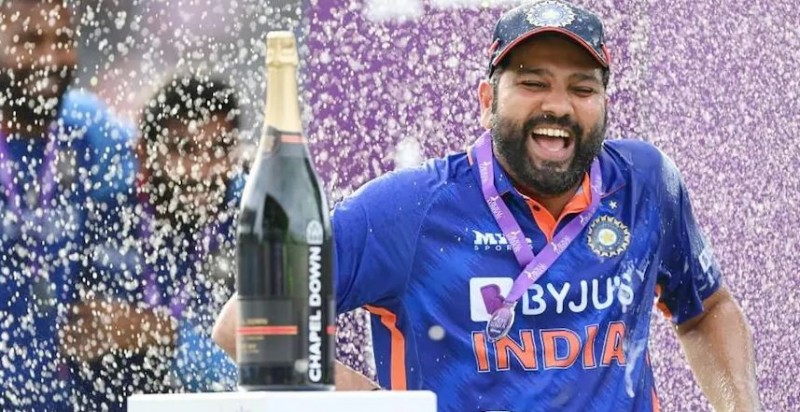 Video: इंग्लैंड के खिलाफ सीरीज जीता भारत, जश्न मनाते हुए शैम्पेन में नहाए कैप्टन रोहित शर्मा