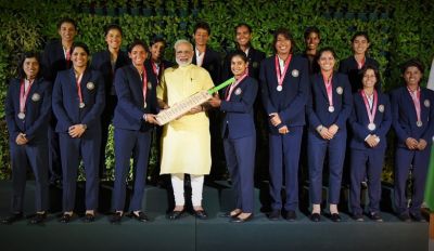 पीएम ने की भारतीय क्रिकेट टीम की खिलाड़ियों से मुलाकात, टीम को कहा देश का गौरव