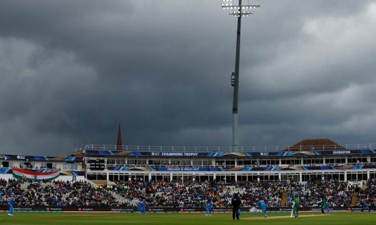 IND VS PAK : बारिश की वजह से फिर रुका मैच, पाकिस्तान को बनाने होंगे 41 ओवर में 289 रन