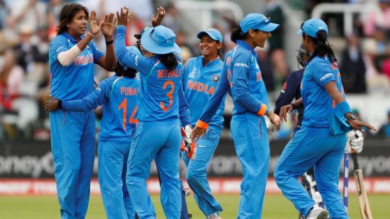 महिला टीम ने श्रीलंका को 7 विकेट से रोंदा