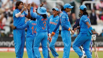 महिला टीम ने श्रीलंका को 7 विकेट से रोंदा