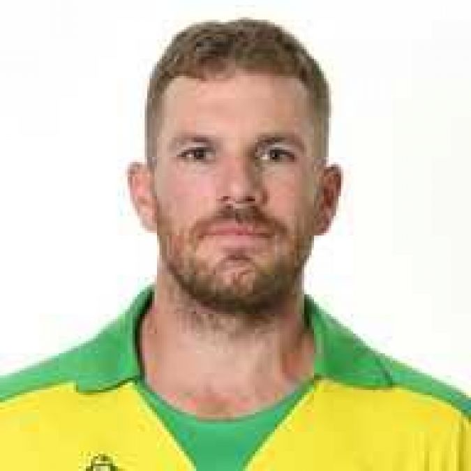 Aaron Finch takes this big step to dismiss these two vicious cricketers