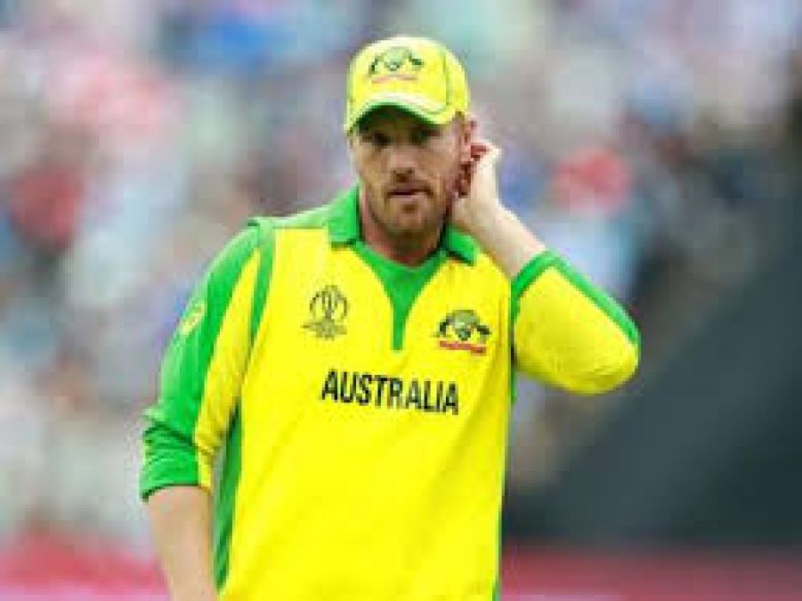 Aaron Finch takes this big step to dismiss these two vicious cricketers