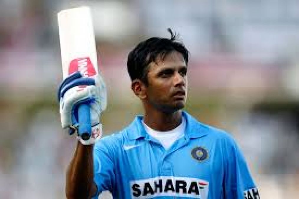 Rahul Dravid's big statement, says, 'He is opposite to Dhoni'