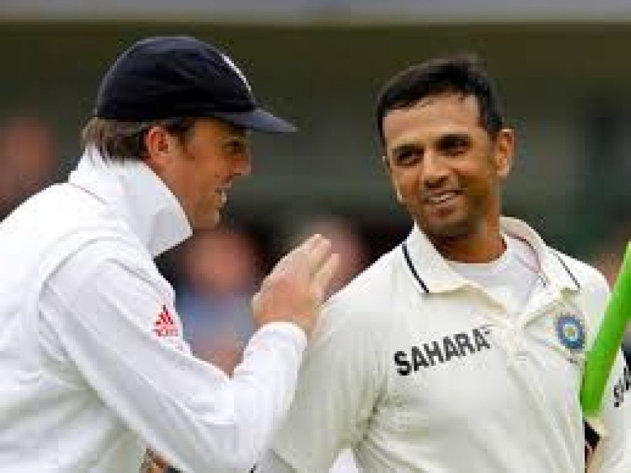 Rahul Dravid's big statement, says, 'He is opposite to Dhoni'