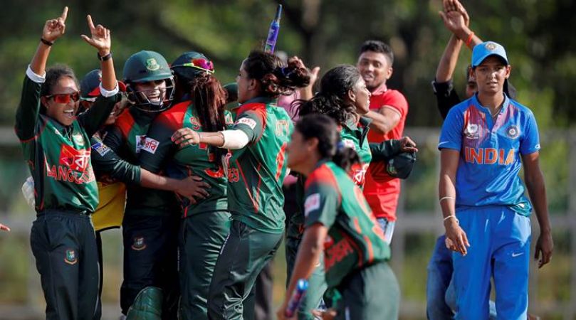 देखें वीडियो : भारतीय बेटियों की हार पर जमकर झूम रहे थे पुरुष क्रिकेटर