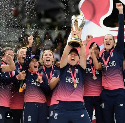अब इंग्लैंड महिला क्रिकेट टीम ने पलटे इतिहास के पन्ने, टी-20 में किया अदभुत कारनामा