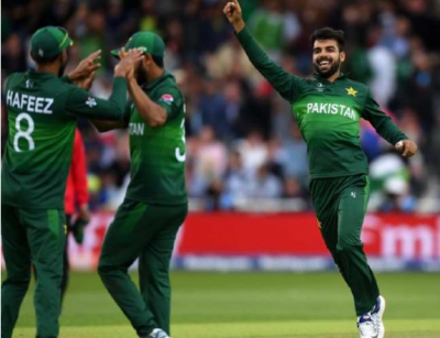 इंग्लैंड दौरे से पहले पाकिस्तान को बड़ा झटका, तीन अहम खिलाड़ी हुए कोरोना का शिकार