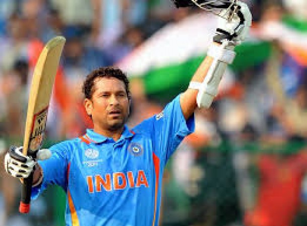 Know who was the player whom Sachin gifted his bat