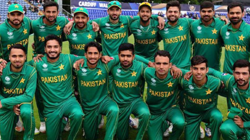 इंग्लैंड पहुंची पाकिस्तानी क्रिकेट टीम, जल्द होगा टेस्ट और टी-20 मैच का आयोजन