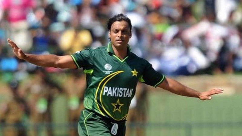 Shoaib Akhtar targets Hafeez for sharing corona test results on Twitter