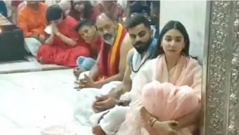 बाबा महाकाल के दरबार में पहुंचे विराट-अनुष्का, आम जनता की तरह किए दर्शन, Video