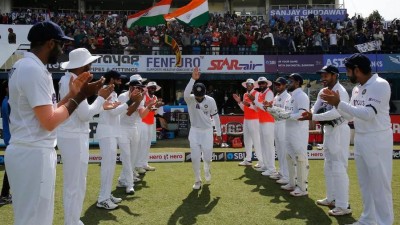 100वें टेस्ट में टीम इंडिया ने विराट को दिया गार्ड ऑफ़ ऑनर .., कोहली ने कप्तान रोहित को लगाया गले.. देखें Video