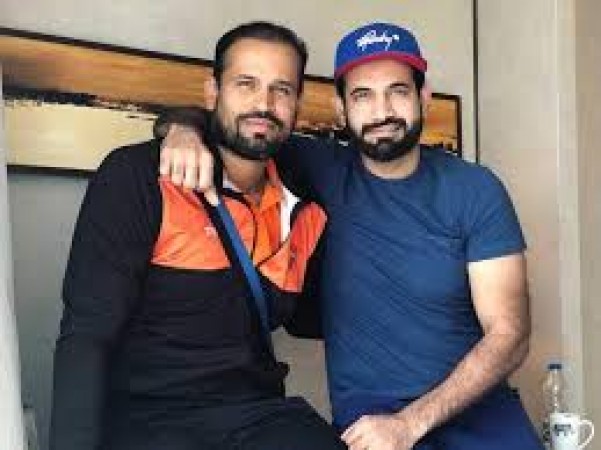 Irfan Pathan and Yusuf Pathan distributes 4000 masks to fight against corona