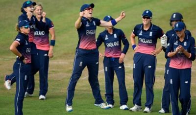महिला क्रिकेट : इंग्लैंड ने दी श्रीलंका को 96 रनों से करारी शिकस्त