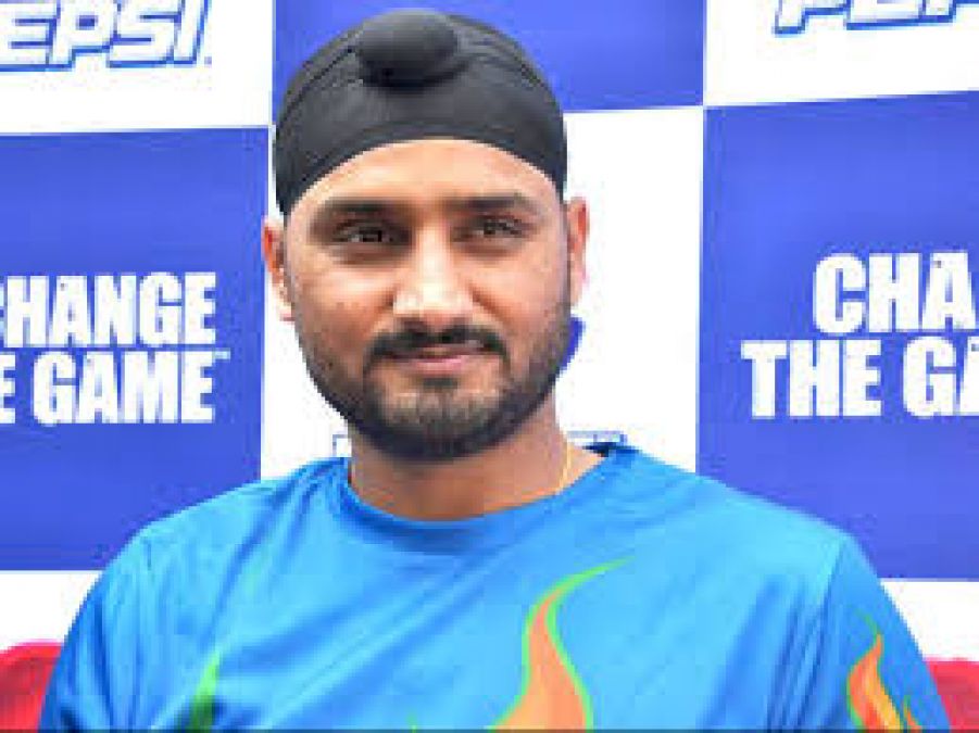 Harbhajan Singh Ends Friendship With Shahid Afridi, says 'he has crossed all limits'