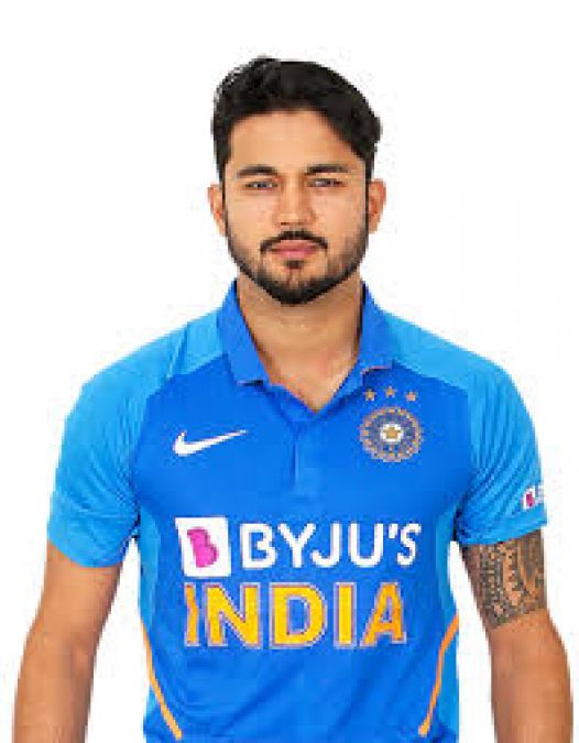 Manish Pandey compares his girlfriend with his bat