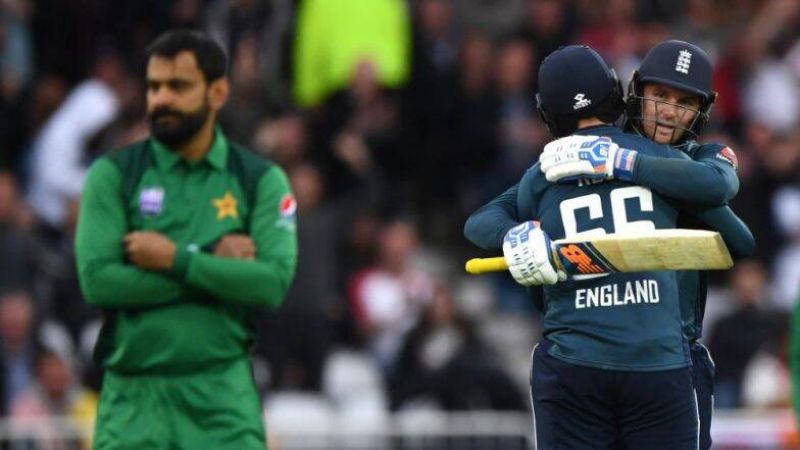 पांचवें वनडे में पाकिस्तान को 54 रनों से हराकर इंग्लैंड ने अपने नाम की सीरीज