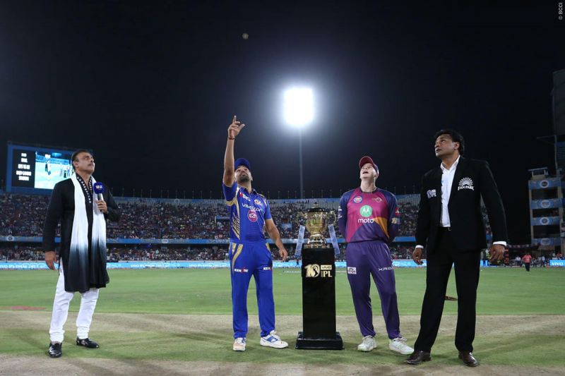 IPL 10 के फ़ाइनल मुकाबले में मुंबई ने टॉस जीत कर पहले बल्लेबाजी करने का लिया फैसला