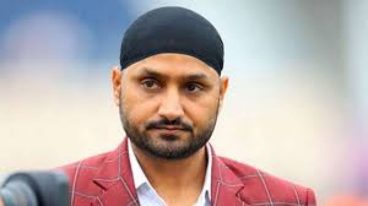 Harbhajan Singh gets emotional, says ' Team selectors feel that I am old'