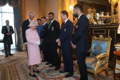 वर्ल्ड कप से पहले इंग्लैंड की महारानी एलिजाबेथ से मिले कप्तान कोहली