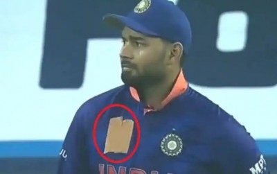 Rishabh Pant played pasting tape on his jersey