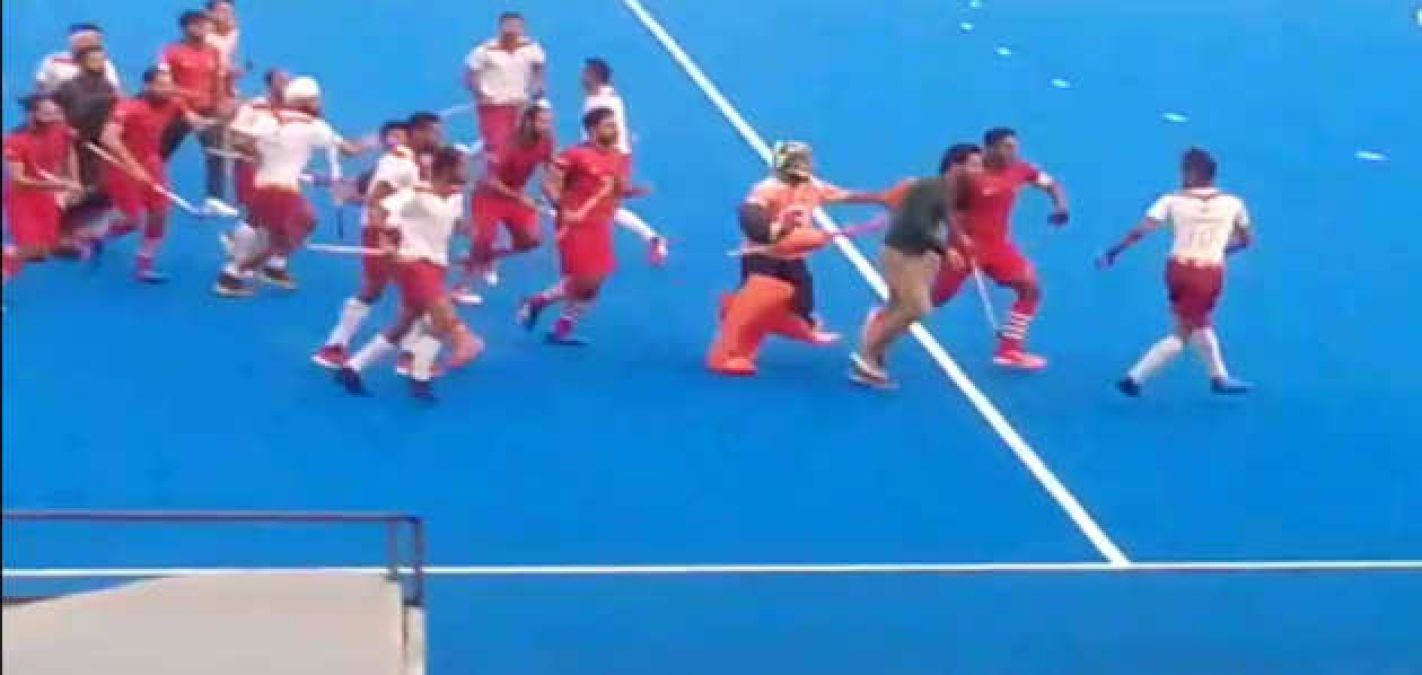 Players clashes during Nehru cup final; attacked with hockey sticks