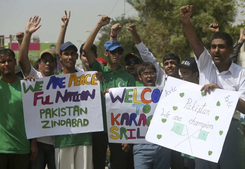 Pakistan vs Sri Lanka 2nd ODI: लंबे अंतराल के बाद पाकिस्तान की जमीं पर शुरू हुआ इंटरनेशलन मैच