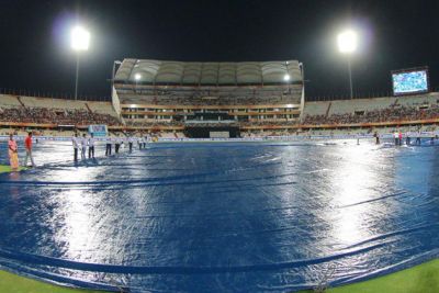 IND VS AUS T20: मैदान गिला होने के कारण टॉस में देरी