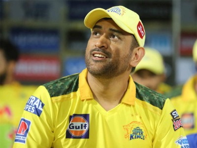 Dhoni becomes a superhero! Seeing the fans jump with joy