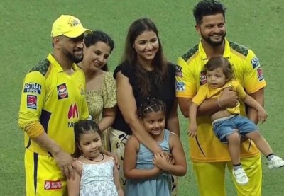 Dhoni's wife and daughter rejoice after Chennai win, users love watching video