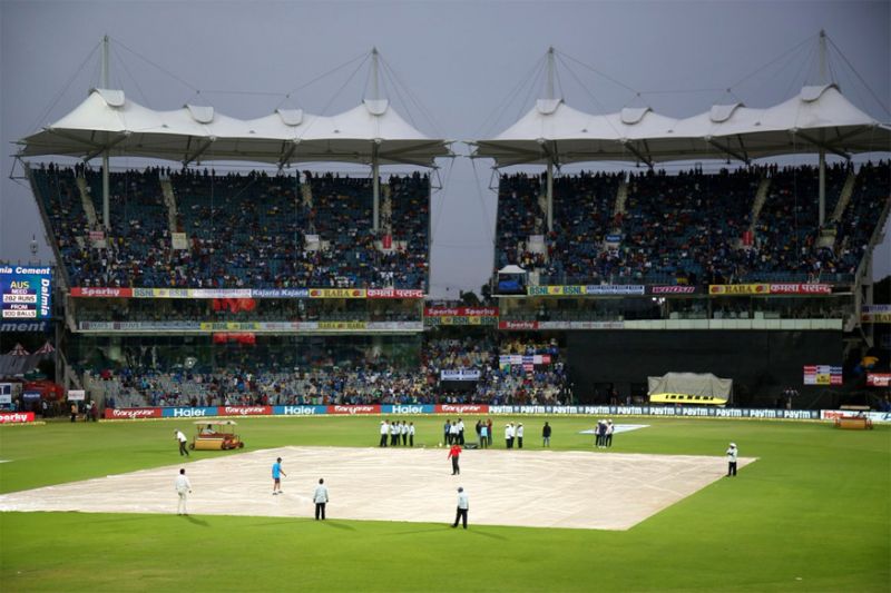 LIVE IND vs AUS:  बारिश बनी मैच में बाधा