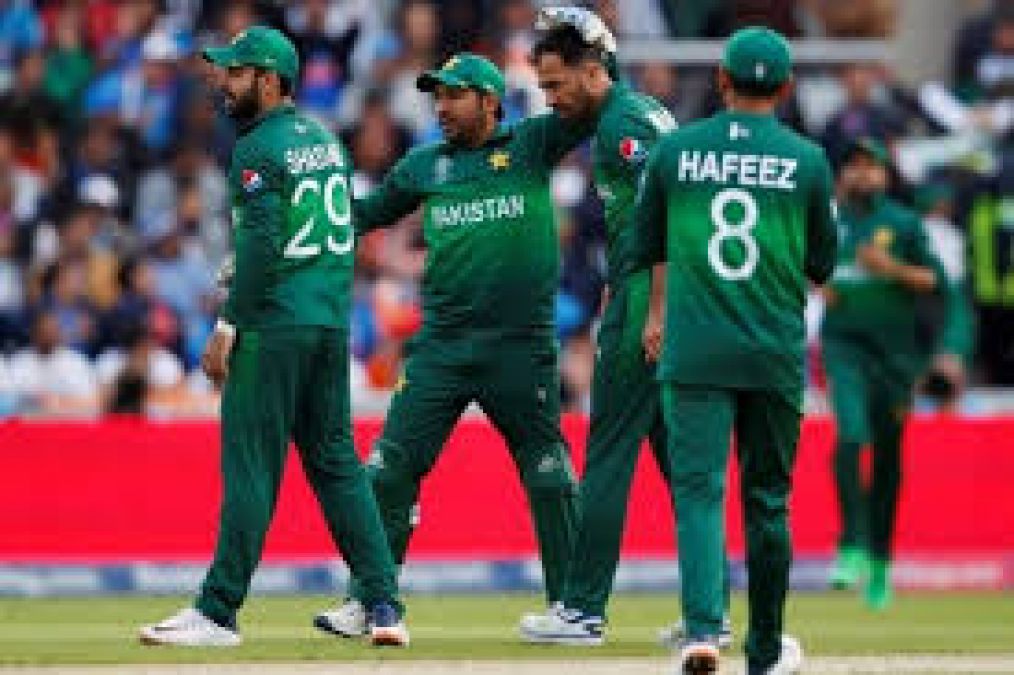 The series between Pakistan and Sri Lanka is again in controversies